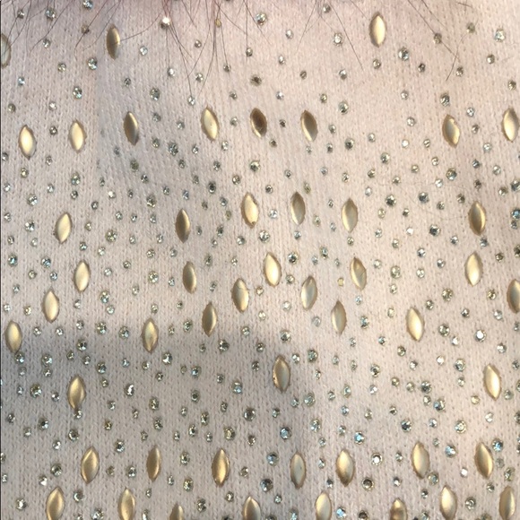 White hat with colorful pom-pom - Picture 3 of 3